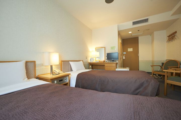 Room 8 of 32