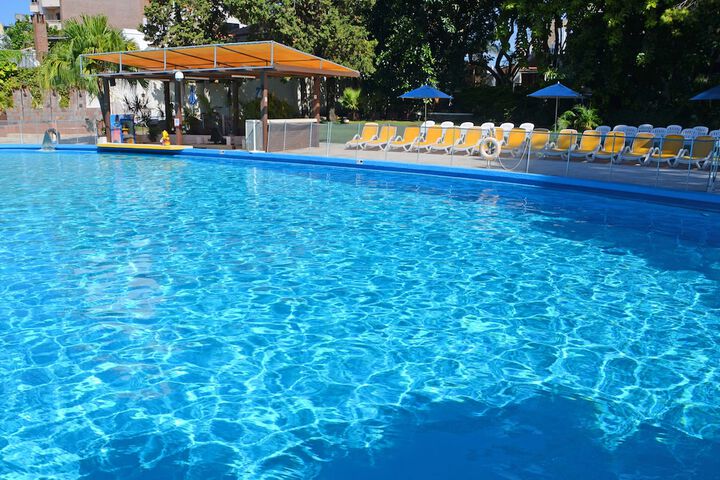 Hotel with Pool