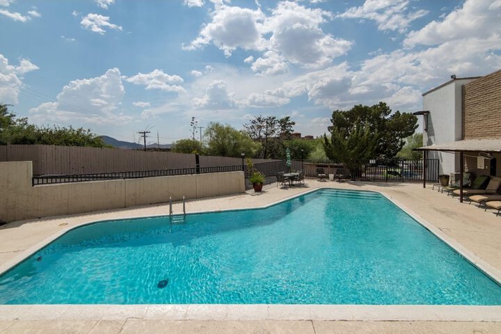 Pools & Facilities