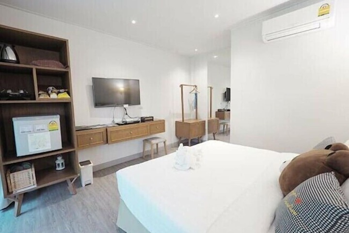 Room 3 of 194