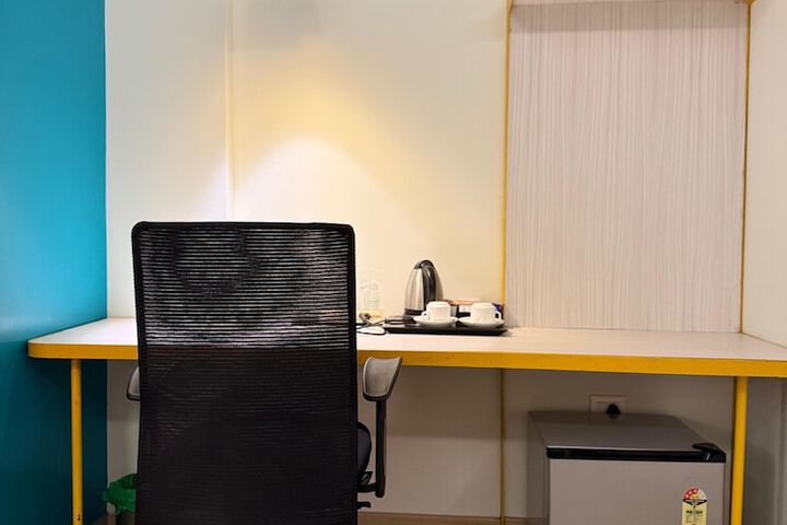 Room 4 of 9