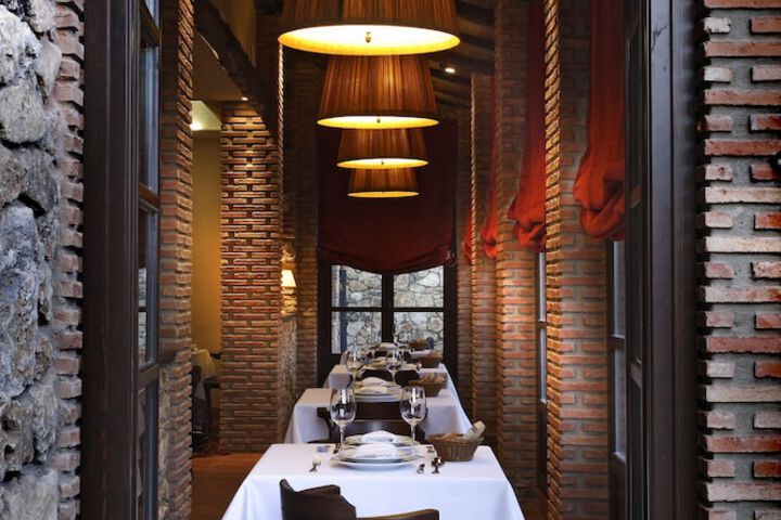 Dining 33 of 43