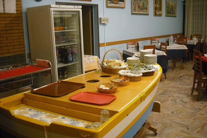 Breakfast/Coffee Service 24 of 46