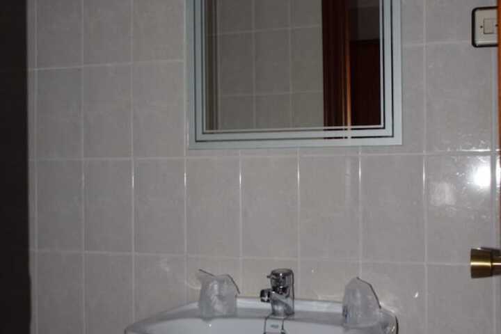 Room 10 of 19