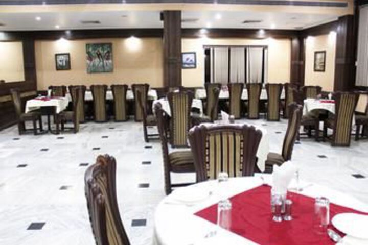 Dining 27 of 28