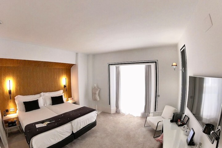 Room 3 of 28