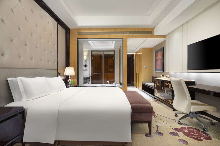 Room 26 of 103