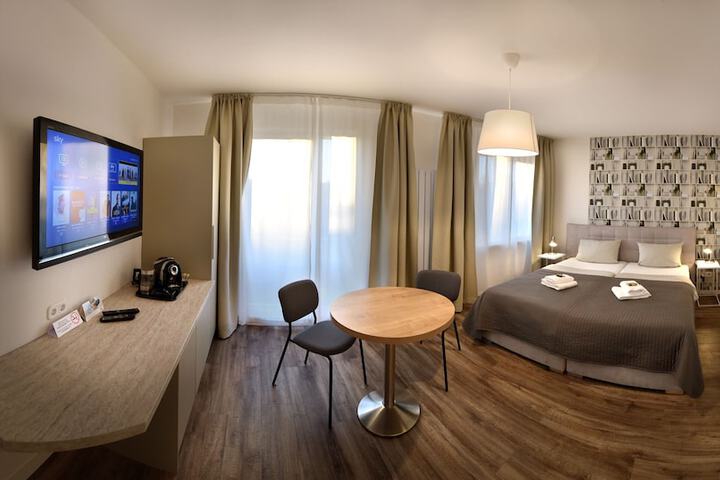Room 14 of 66