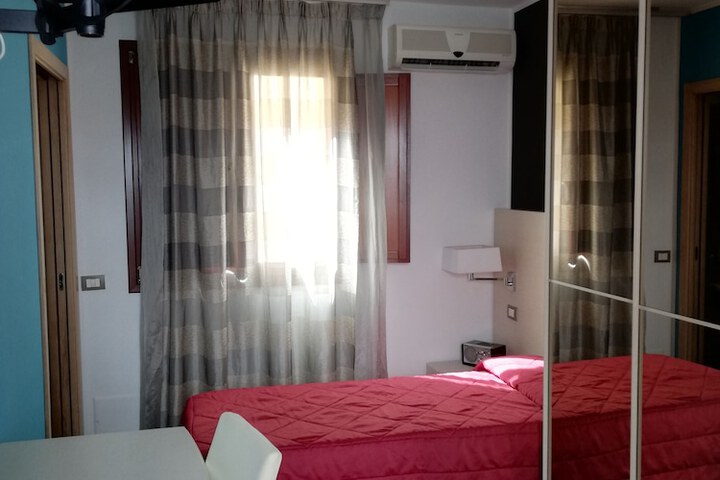 Room 3 of 16
