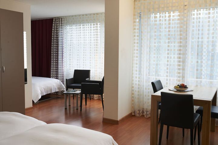 Room 8 of 30