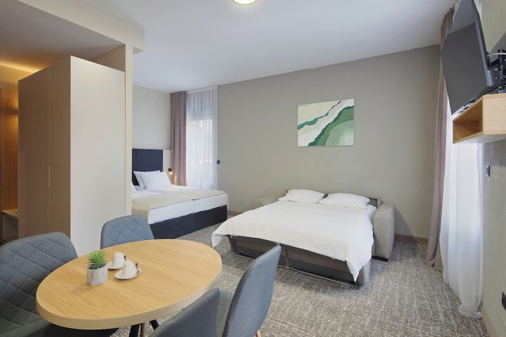 Room 2 of 80