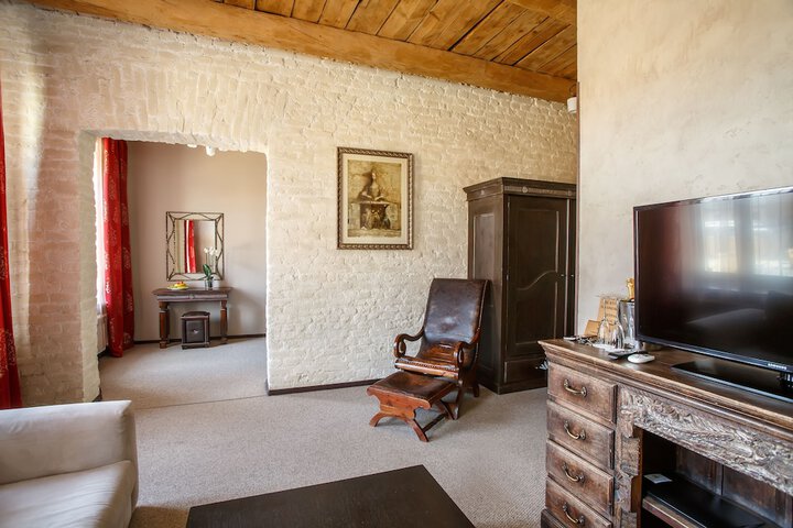 Room 4 of 55