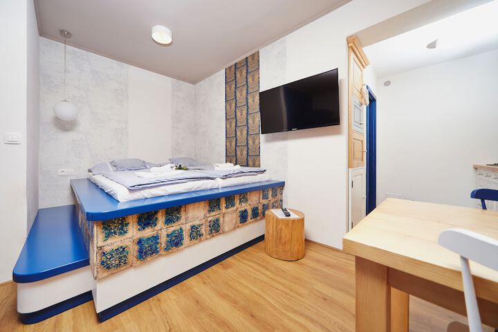 Room 13 of 48