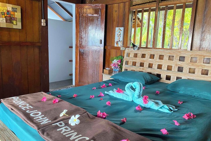 Room 6 of 18