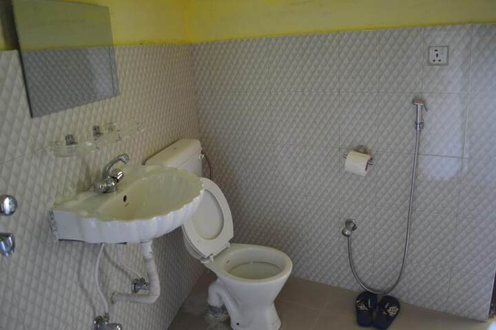 Room 11 of 27