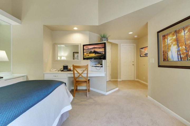 Room 5 of 13