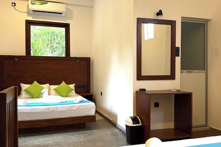 Room 8 of 28