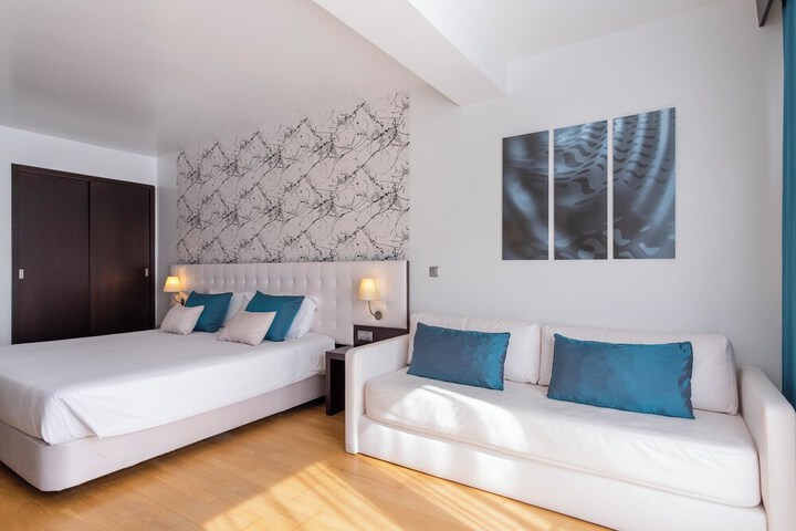 Room 14 of 34