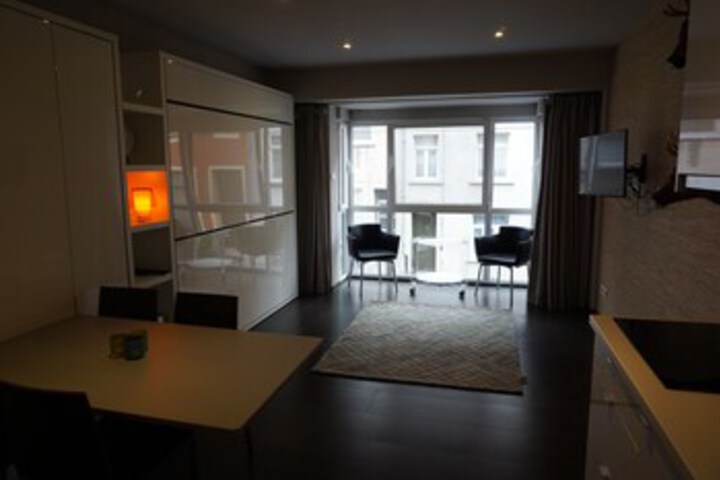Room 6 of 24