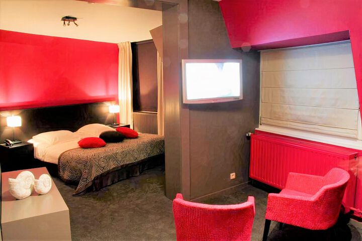 Room 25 of 42