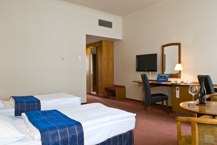 Room 16 of 53