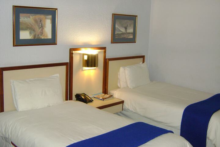 Room 3 of 32