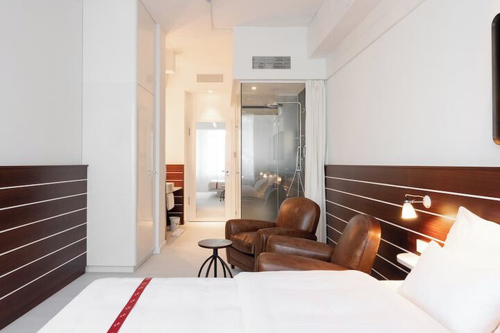 Room 4 of 82