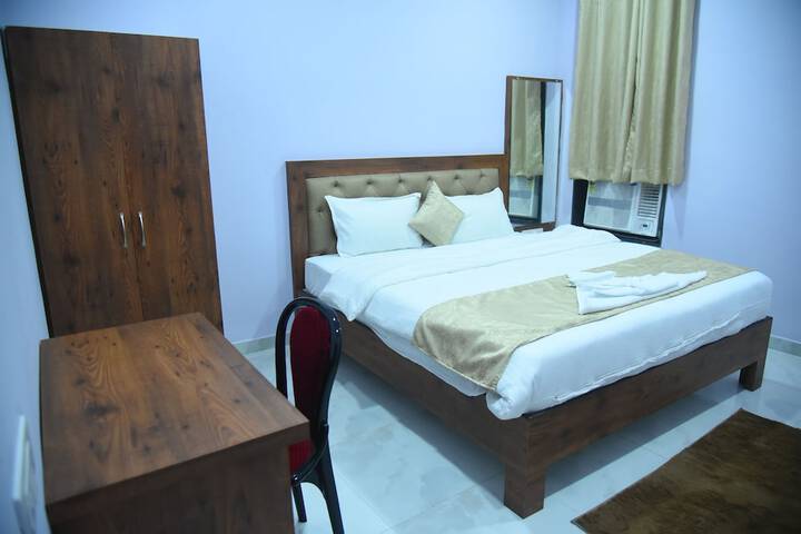 Room 9 of 33