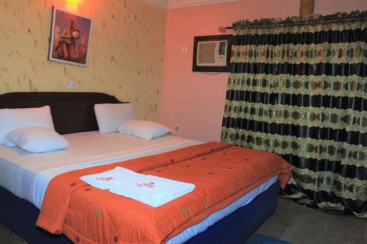 Room 10 of 25
