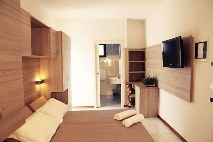 Room 13 of 37