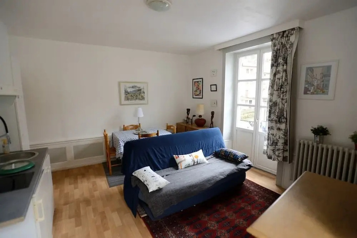 Room 5 of 11