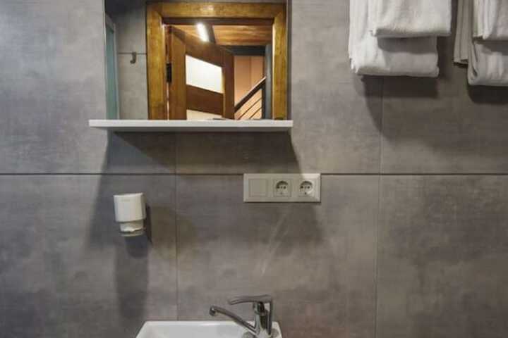 Room 25 of 29