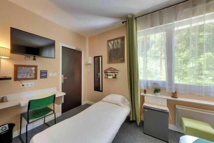 Room 6 of 42