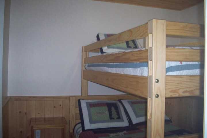 Room 4 of 33