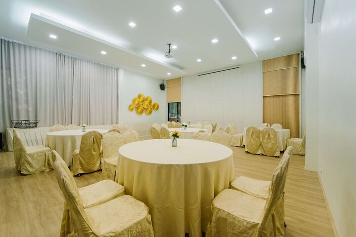 Business Center 115 of 130