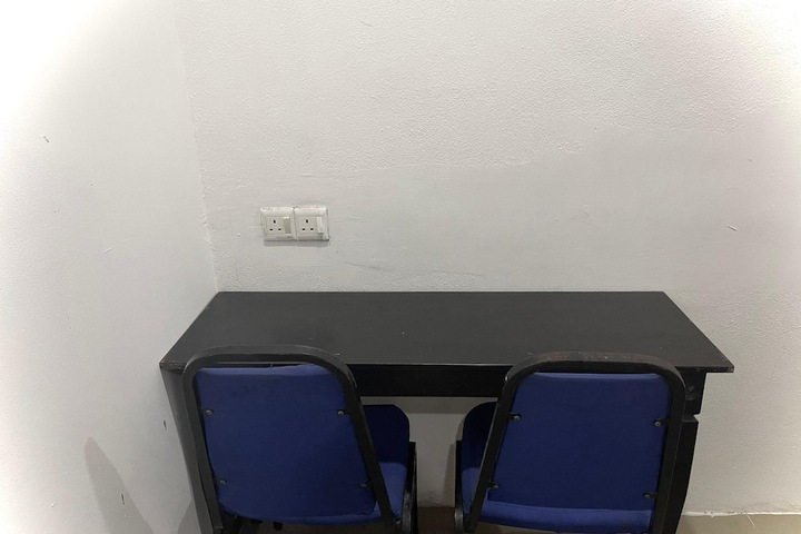 Room 5 of 8