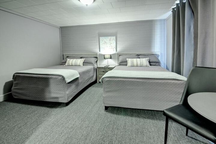 Room 6 of 12