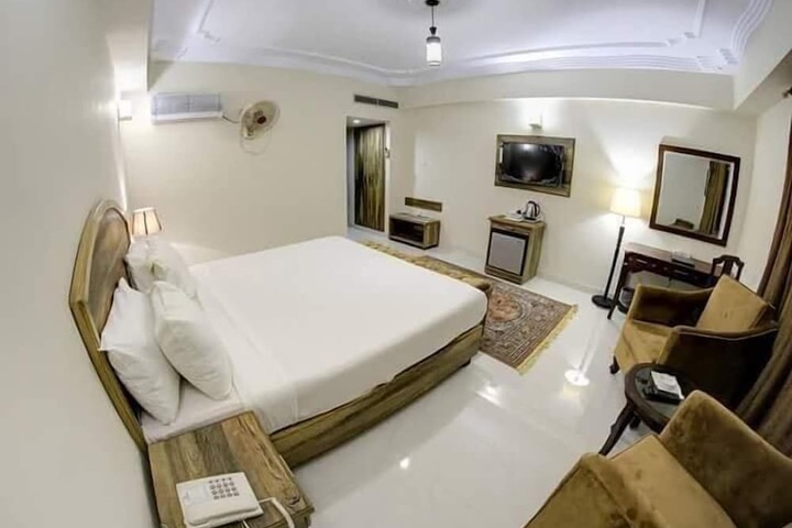 Room 13 of 17