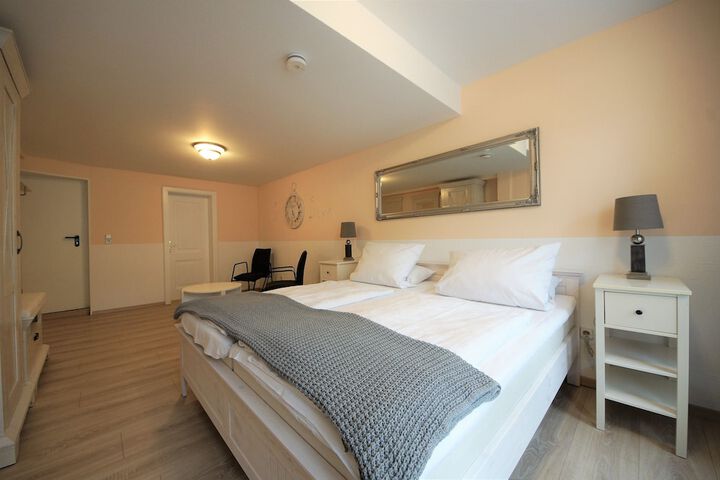 Room 6 of 19