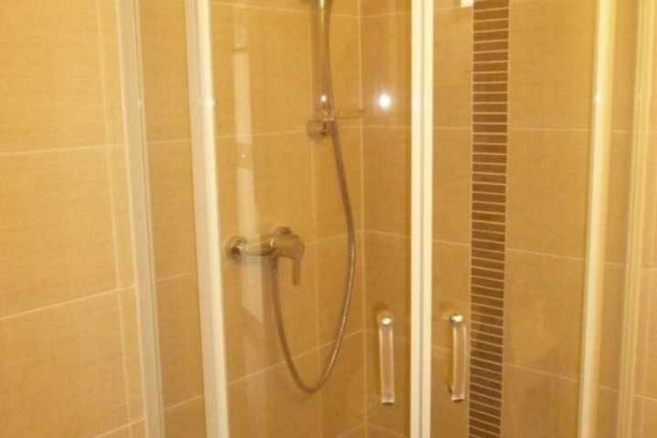 Room 5 of 10