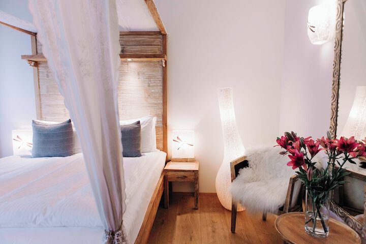 Room 4 of 66