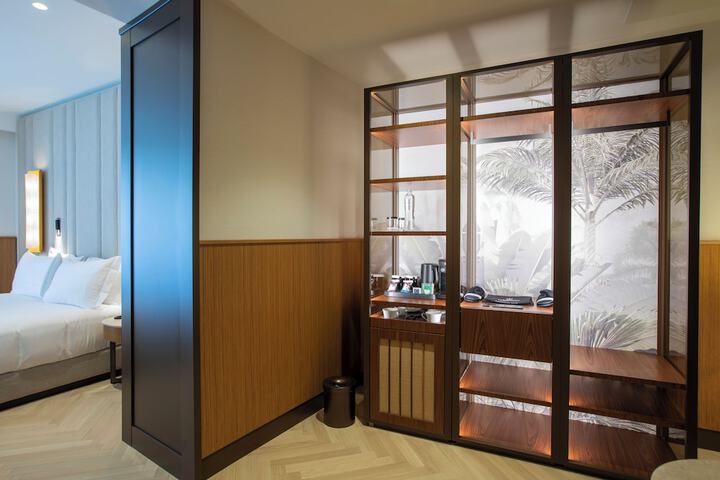 Room 9 of 47