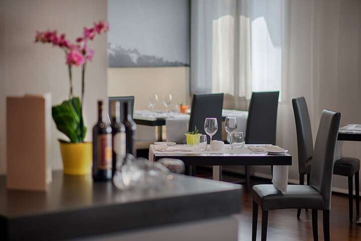 Dining 58 of 81