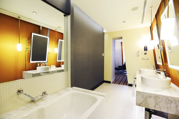 Room 71 of 204