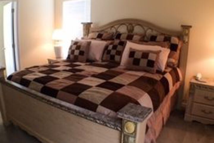 Room 5 of 18