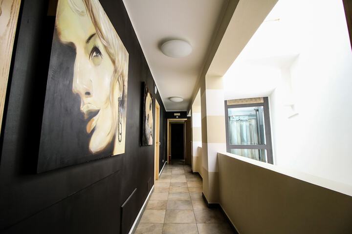 Ballroom/Hall 14 of 16