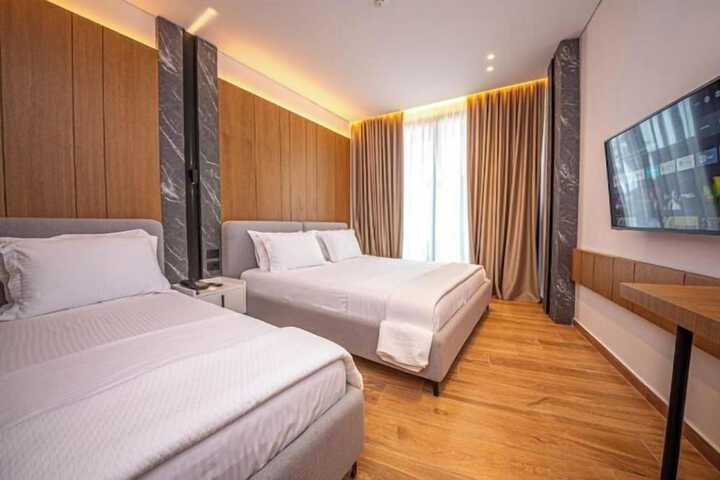 Room 19 of 80