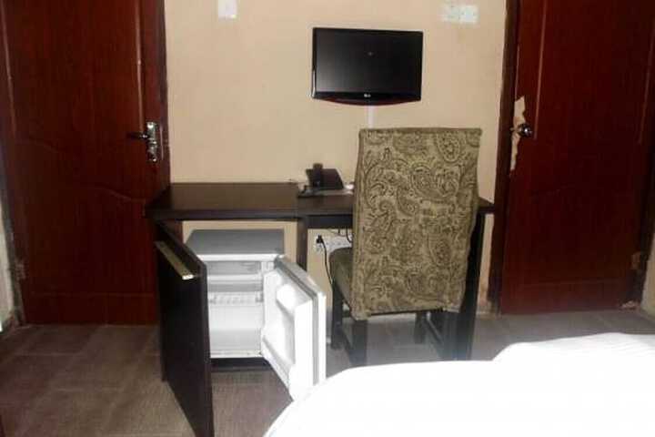 Room 3 of 10