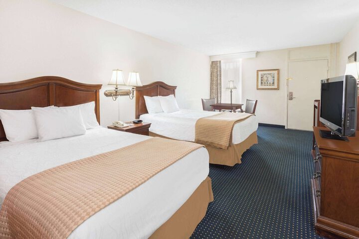 2 Double Beds (2 of 3)