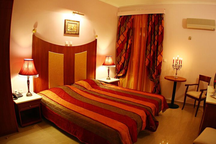 Room 10 of 35